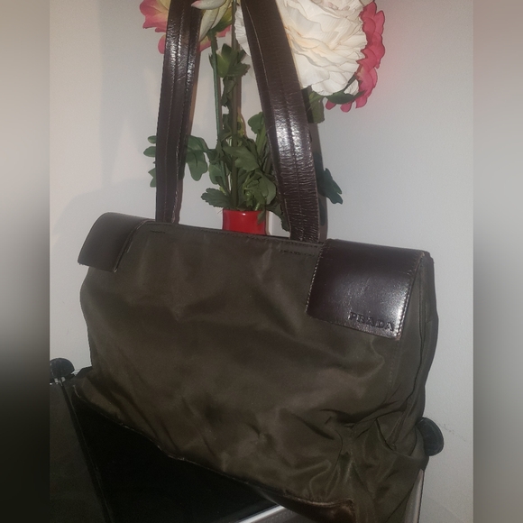 Prada bag - Picture 1 of 8